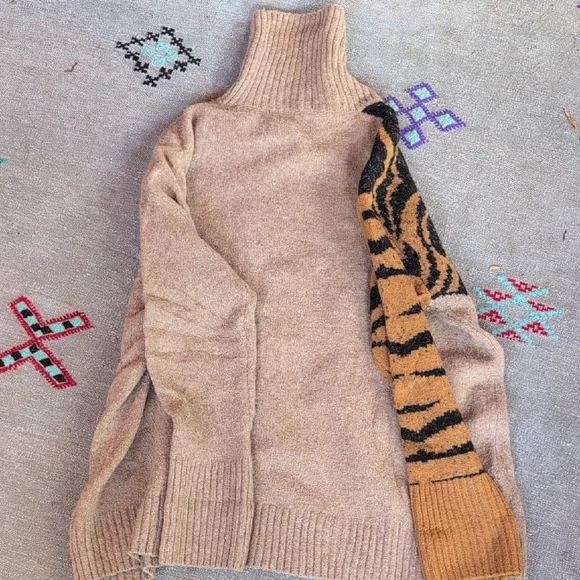 H&M Tan Sweater with Tiger Design - Picture 2 of 3